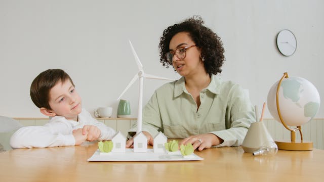 Green Energy Projects for Kids and Teens: Cool and Easy Ideas for Small Spaces